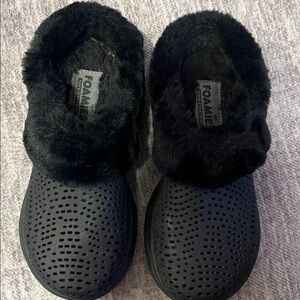 Foamies size 6.5 black shoes/slides